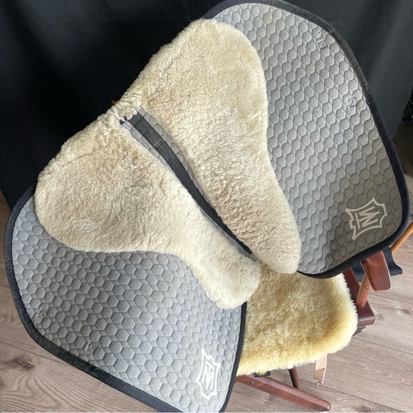 Mattes sheepskin jumping saddle pad black - Picture 2 of 15
